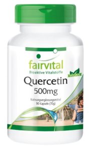 Quercetin Kapseln in Dose auf weissem Grund